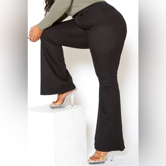 1X-5X Dani Black Flare Leg Jeans - Picture 4 of 8